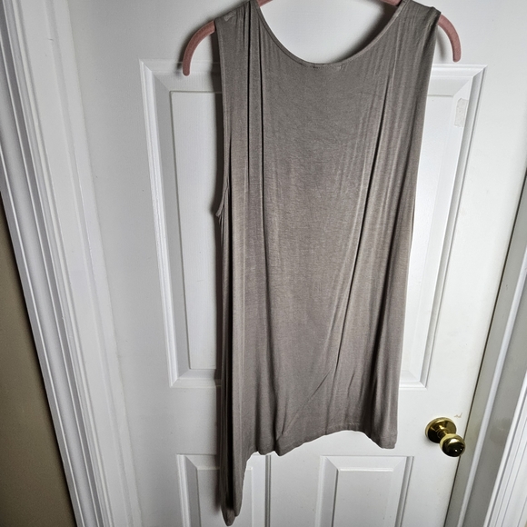 LOGO Women Top and Asymmetrical Tank Size Large - Picture 4 of 7